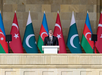 Prezident İlham Əliyev, birinci xanım Mehriban Əliyeva, Türkiyə Prezidenti Rəcəb Tayyib Ərdoğan, Pakistan Baş naziri Məhəmməd Şahbaz Şərif hərbi paradda iştirak edirlər