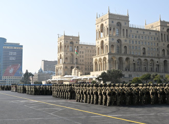 Prezident İlham Əliyev, birinci xanım Mehriban Əliyeva, Türkiyə Prezidenti Rəcəb Tayyib Ərdoğan, Pakistan Baş naziri Məhəmməd Şahbaz Şərif hərbi paradda iştirak edirlər