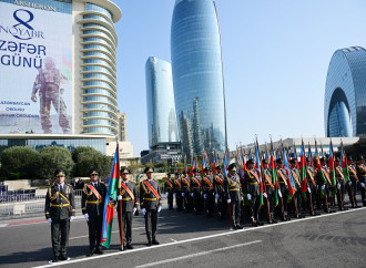 Prezident İlham Əliyev, birinci xanım Mehriban Əliyeva, Türkiyə Prezidenti Rəcəb Tayyib Ərdoğan, Pakistan Baş naziri Məhəmməd Şahbaz Şərif hərbi paradda iştirak edirlər