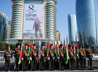 Prezident İlham Əliyev, birinci xanım Mehriban Əliyeva, Türkiyə Prezidenti Rəcəb Tayyib Ərdoğan, Pakistan Baş naziri Məhəmməd Şahbaz Şərif hərbi paradda iştirak edirlər