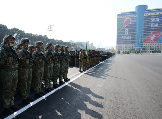 Prezident İlham Əliyev, birinci xanım Mehriban Əliyeva, Türkiyə Prezidenti Rəcəb Tayyib Ərdoğan, Pakistan Baş naziri Məhəmməd Şahbaz Şərif hərbi paradda iştirak edirlər