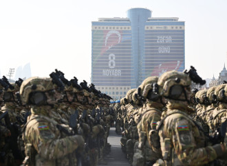 Prezident İlham Əliyev, birinci xanım Mehriban Əliyeva, Türkiyə Prezidenti Rəcəb Tayyib Ərdoğan, Pakistan Baş naziri Məhəmməd Şahbaz Şərif hərbi paradda iştirak edirlər