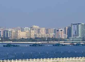 Prezident İlham Əliyev, birinci xanım Mehriban Əliyeva, Türkiyə Prezidenti Rəcəb Tayyib Ərdoğan, Pakistan Baş naziri Məhəmməd Şahbaz Şərif hərbi paradda iştirak edirlər