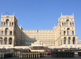 Prezident İlham Əliyev, birinci xanım Mehriban Əliyeva, Türkiyə Prezidenti Rəcəb Tayyib Ərdoğan, Pakistan Baş naziri Məhəmməd Şahbaz Şərif hərbi paradda iştirak edirlər