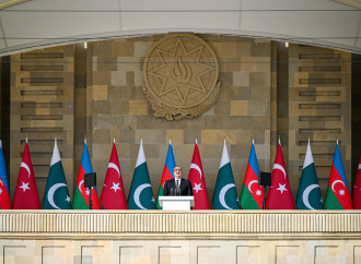 Prezident İlham Əliyev, birinci xanım Mehriban Əliyeva, Türkiyə Prezidenti Rəcəb Tayyib Ərdoğan, Pakistan Baş naziri Məhəmməd Şahbaz Şərif hərbi paradda iştirak edirlər