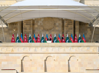 Prezident İlham Əliyev, birinci xanım Mehriban Əliyeva, Türkiyə Prezidenti Rəcəb Tayyib Ərdoğan, Pakistan Baş naziri Məhəmməd Şahbaz Şərif hərbi paradda iştirak edirlər