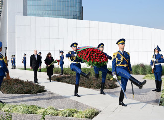 Prezident İlham Əliyev və Birinci xanım Mehriban Əliyeva Bakıda Zəfər abidəsini ziyarət edib və Zəfər muzeyinin açılışında iştirak ediblər