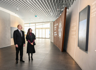 Prezident İlham Əliyev və Birinci xanım Mehriban Əliyeva Bakıda Zəfər abidəsini ziyarət edib və Zəfər muzeyinin açılışında iştirak ediblər