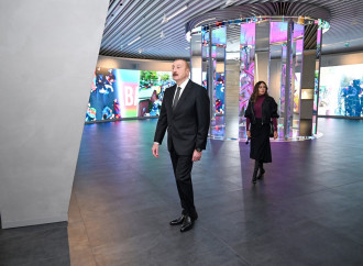 Prezident İlham Əliyev və Birinci xanım Mehriban Əliyeva Bakıda Zəfər abidəsini ziyarət edib və Zəfər muzeyinin açılışında iştirak ediblər