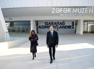 Prezident İlham Əliyev və Birinci xanım Mehriban Əliyeva Bakıda Zəfər abidəsini ziyarət edib və Zəfər muzeyinin açılışında iştirak ediblər