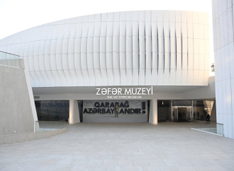 Prezident İlham Əliyev və Birinci xanım Mehriban Əliyeva Bakıda Zəfər abidəsini ziyarət edib və Zəfər muzeyinin açılışında iştirak ediblər