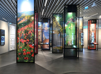 Prezident İlham Əliyev və Birinci xanım Mehriban Əliyeva Bakıda Zəfər abidəsini ziyarət edib və Zəfər muzeyinin açılışında iştirak ediblər