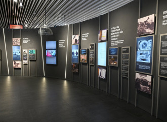 Prezident İlham Əliyev və Birinci xanım Mehriban Əliyeva Bakıda Zəfər abidəsini ziyarət edib və Zəfər muzeyinin açılışında iştirak ediblər