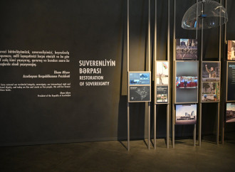 Prezident İlham Əliyev və Birinci xanım Mehriban Əliyeva Bakıda Zəfər abidəsini ziyarət edib və Zəfər muzeyinin açılışında iştirak ediblər