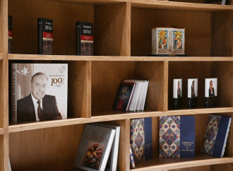 Prezident İlham Əliyev və Birinci xanım Mehriban Əliyeva Bakıda Zəfər abidəsini ziyarət edib və Zəfər muzeyinin açılışında iştirak ediblər