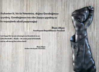 Prezident İlham Əliyev və Birinci xanım Mehriban Əliyeva Bakıda Zəfər abidəsini ziyarət edib və Zəfər muzeyinin açılışında iştirak ediblər