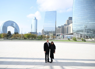 Prezident İlham Əliyev və Birinci xanım Mehriban Əliyeva Bakıda Zəfər abidəsini ziyarət edib və Zəfər muzeyinin açılışında iştirak ediblər