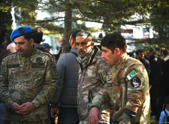 Vətən Müharibəsindəki Zəfərin 5 illiyinə həsr olunan hərbi paradla bağlı əhali Azadlıq meydanına toplaşır