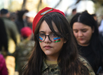 Vətən Müharibəsindəki Zəfərin 5 illiyinə həsr olunan hərbi paradla bağlı əhali Azadlıq meydanına toplaşır