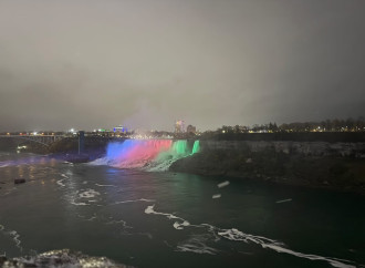 Niaqara şəlaləsi Azərbaycan bayrağının rəngləri ilə işıqlandırılıb