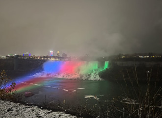 Niaqara şəlaləsi Azərbaycan bayrağının rəngləri ilə işıqlandırılıb