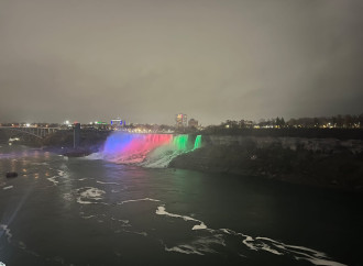 Niaqara şəlaləsi Azərbaycan bayrağının rəngləri ilə işıqlandırılıb