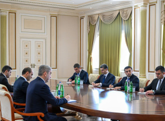 Prezident İlham Əliyev Naxçıvanda Prezidentin yeni səlahiyyətli nümayəndəsini və bir sıra rayonların icra hakimiyyətlərinə təyin olunan başçıları qəbul edib