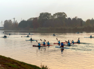 Heydər Əliyev Fondunun vitse-prezidenti Leyla Əliyeva Mingəçevirdə yerləşən avarçəkmə bazasında idmançılarla görüşüb