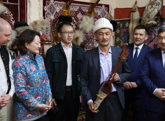 Astanada İncəsənət Muzeyinin təntənəli açılışı və ustad sənətkarların hazırladığı musiqi alətlərinin rəsmi təqdimatı keçirilib