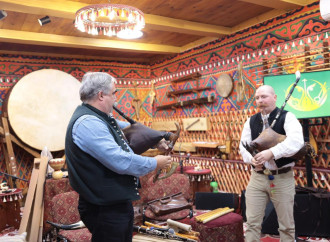 Astanada İncəsənət Muzeyinin təntənəli açılışı və ustad sənətkarların hazırladığı musiqi alətlərinin rəsmi təqdimatı keçirilib