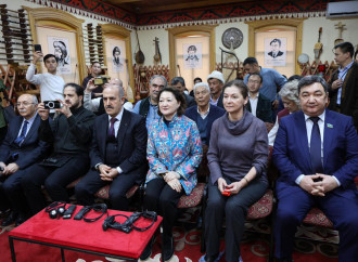 Astanada İncəsənət Muzeyinin təntənəli açılışı və ustad sənətkarların hazırladığı musiqi alətlərinin rəsmi təqdimatı keçirilib