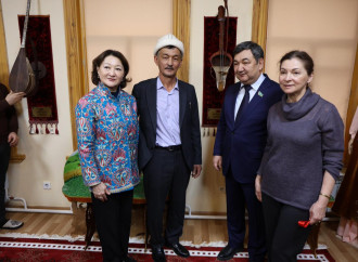 Astanada İncəsənət Muzeyinin təntənəli açılışı və ustad sənətkarların hazırladığı musiqi alətlərinin rəsmi təqdimatı keçirilib