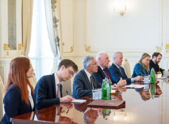 Prezident İlham Əliyev Birləşmiş Krallığın müdafiə üzrə dövlət nazirini qəbul edib