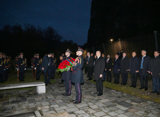 Azərbaycan və Slovakiya Prezidentləri Bratislavada Azadlıq Qapısı abidəsini ziyarət ediblər