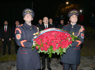 Azərbaycan və Slovakiya Prezidentləri Bratislavada Azadlıq Qapısı abidəsini ziyarət ediblər