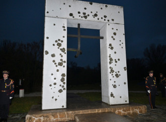 Azərbaycan və Slovakiya Prezidentləri Bratislavada Azadlıq Qapısı abidəsini ziyarət ediblər