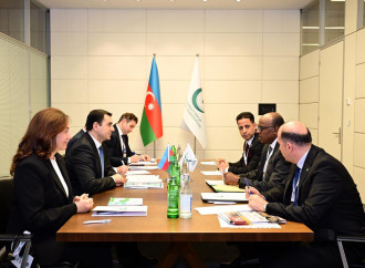 Mədəniyyət naziri Adil Kərimli İƏT baş katibinin köməkçisi ilə görüşüb