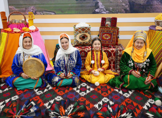 Heydər Əliyev Fondunun vitse-prezidenti Leyla Əliyeva Türkmənistanda beynəlxalq konfransda iştirak edib