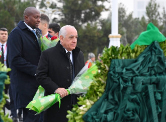 Əli Əsədov Aşqabadda Neytrallıq Abidəsini ziyarət edib