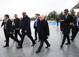 Əli Əsədov Aşqabadda Neytrallıq Abidəsini ziyarət edib