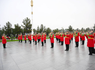 Əli Əsədov Aşqabadda Neytrallıq Abidəsini ziyarət edib