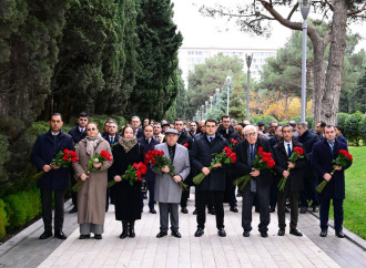 Mədəniyyət Nazirliyinin kollektivi Ümummilli Lider Heydər Əliyevin məzarını ziyarət edib