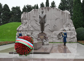 MEDİA və Audiovizual Şura nümayəndələri Ümummilli Lider Heydər Əliyevin məzarını ziyarət ediblər