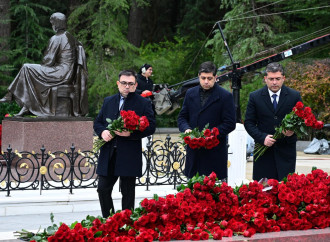 MEDİA və Audiovizual Şura nümayəndələri Ümummilli Lider Heydər Əliyevin məzarını ziyarət ediblər