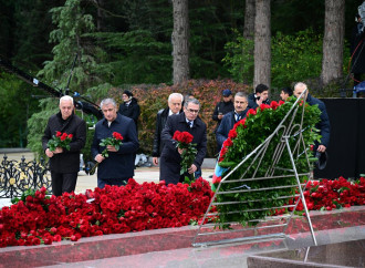 MEDİA və Audiovizual Şura nümayəndələri Ümummilli Lider Heydər Əliyevin məzarını ziyarət ediblər