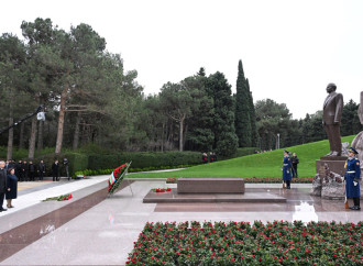 Dövlət və hökumət rəsmiləri Fəxri xiyabanda Ulu Öndər Heydər Əliyevin xatirəsini yad ediblər