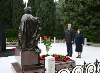 Dövlət və hökumət rəsmiləri Fəxri xiyabanda Ulu Öndər Heydər Əliyevin xatirəsini yad ediblər