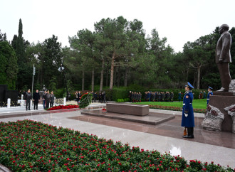 Dövlət və hökumət rəsmiləri Fəxri xiyabanda Ulu Öndər Heydər Əliyevin xatirəsini yad ediblər