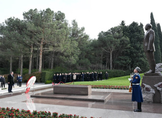 Türkiyənin vitse-prezidenti Cevdet Yılmaz Ümummilli Lider Heydər Əliyevin məzarını ziyarət edib