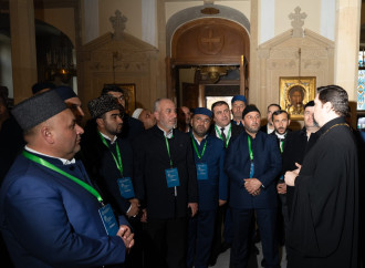 Forum iştirakçıları Müqəddəs Mürdaşıyan Zənənlər Kafedral Kilsəsi və Dağ yəhudiləri sinaqoqunun fəaliyyəti ilə tanış olublar